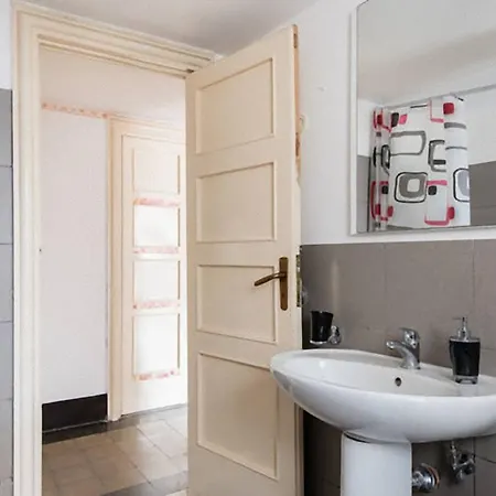 New Rubik's Castle בית הארחה 3*